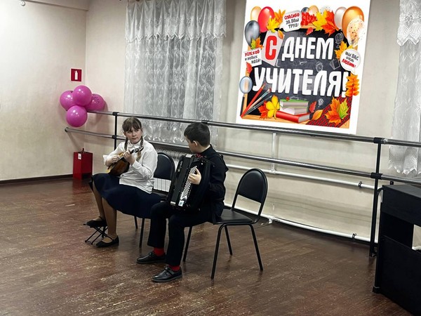 Концерт учащихся исполнительского отделения–«Ко дню Учителя»