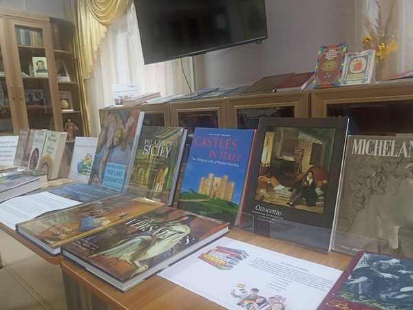 Выставка книг из коллекции Л. С. Полевого «Издания на иностранных языках» ко Дню европейских языков