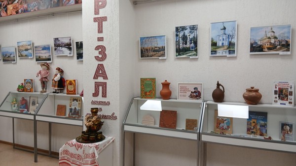 Книжно-предметная выставка «Чудеса народных промыслов России»