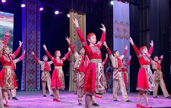 Концертная программа «В объятиях традиций предков»