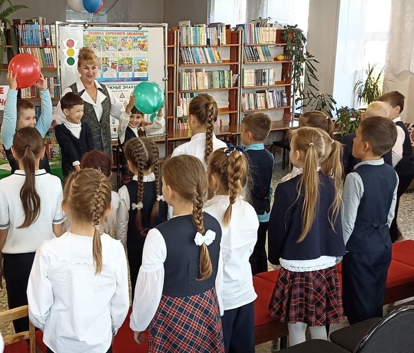 Фольклорные посиделки «Дуйте в дудки, бейте в ложки, в гости к нам пришли матрешки»