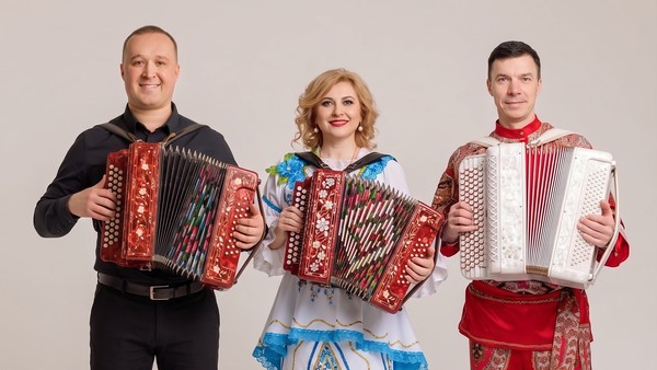 Играй, гармонь! Звени, балалайка