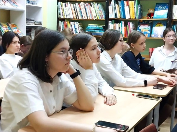 Литературная композиция «Знакомый ваш Сергей Есенин»