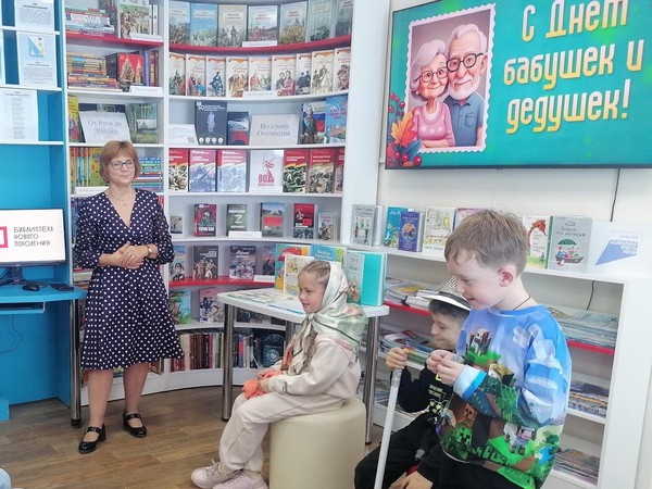 Литературно-игровая программа «Милые, любимые, родные»