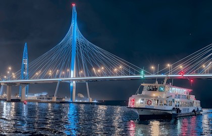 Музыкальный теплоход: танцы на Неве