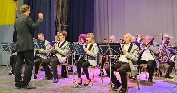 Танцевальный вечер в клубе «Хорошее настроение»