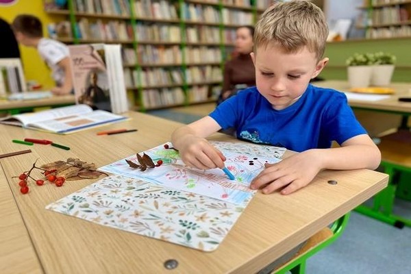 Арт-терапия «Творить легко»: Рисование «Осень на ладонях»