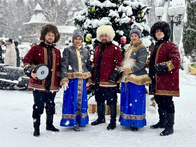 Едут наши казаки
