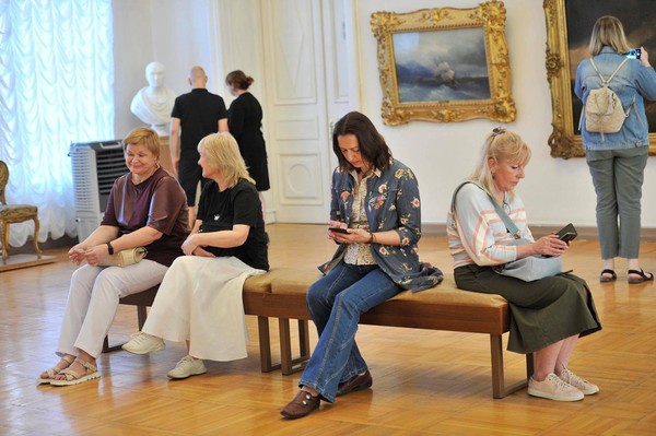Экскурсия «Учитель! Пред именем твоим...»