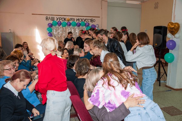 Праздничная программа, приуроченная ко Дню Учителя