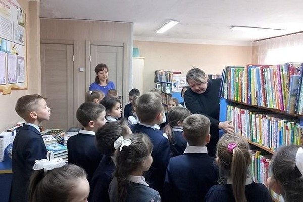 Библиотечный урок-экскурсия «Ребятишки в гости к книжкам»