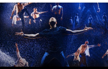 Шоу под дождем «Мужчина VS Женщина»