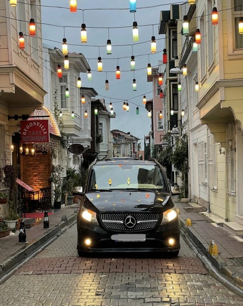 Поездка на Mercedes Vito по Стамбулу — без гида