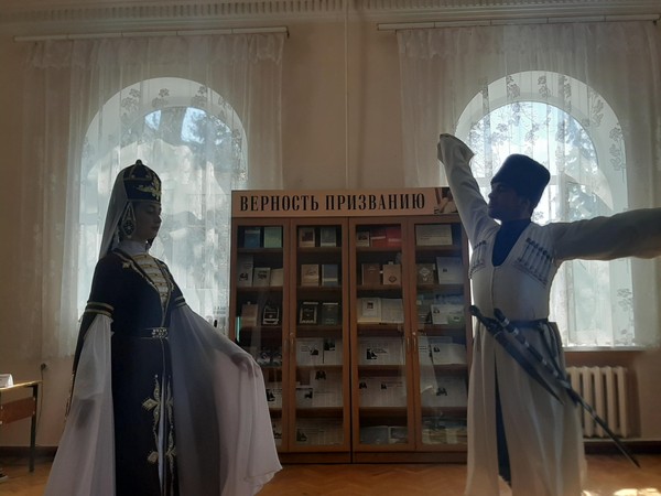 Книжно–иллюстративная выставка «Волшебный мир танца Карачаево-Черкесии»