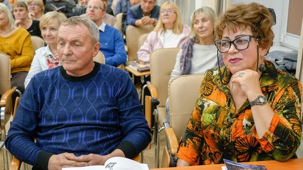 Презентация сборника историй о жизни флотских семей «Поправка на дрейф»