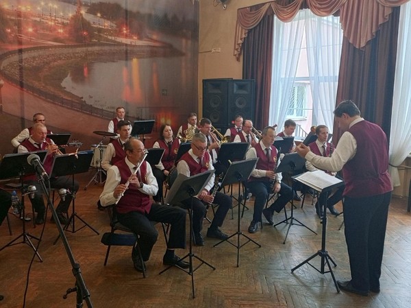 Программа «Духовой оркестр приглашает танцевать»