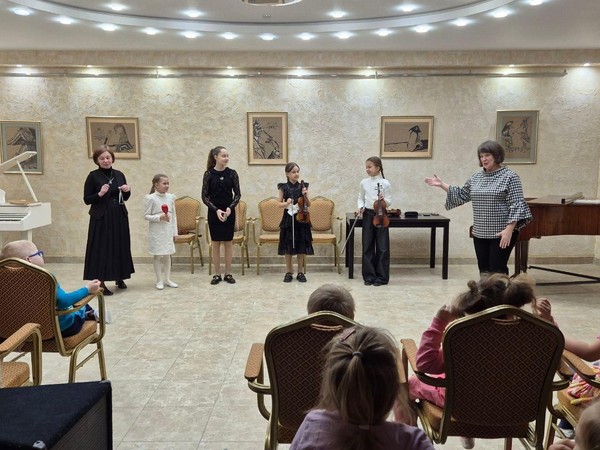Концерт-лекция «Пусть музыка звучит»