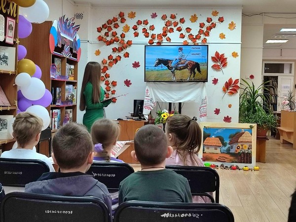 Литературно-познавательный час «Казаком быть родине служить» в рамках поддержки казачества