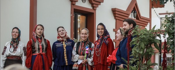 Комонь