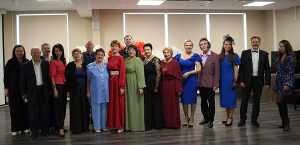«Очарована, околдована»