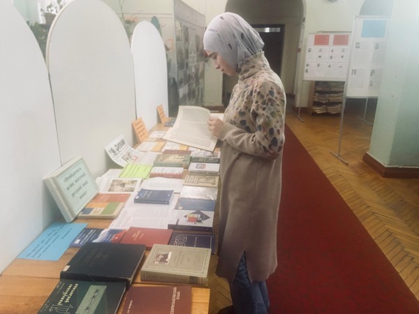 Книжно–иллюстративная выставка «Великий собиратель слов»