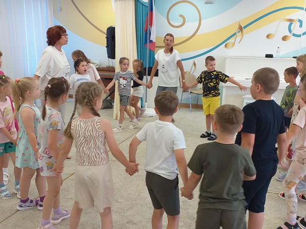 Игровой час «Здравствуй, друг!» (6+)