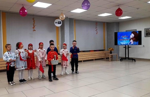 Праздничная программа «Прекрасной маме, нежной и родной»