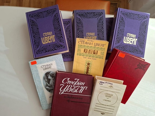 Стол просмотр «Книга как врата в мир»