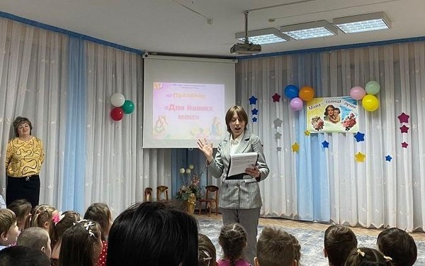 Праздничная программа «Загляните в мамины глаза»