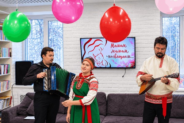 Литературно-музыкальный вечер «Любовью матери душа моя согрета»