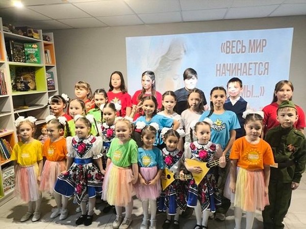 Праздничная программа «С любовью к маме»