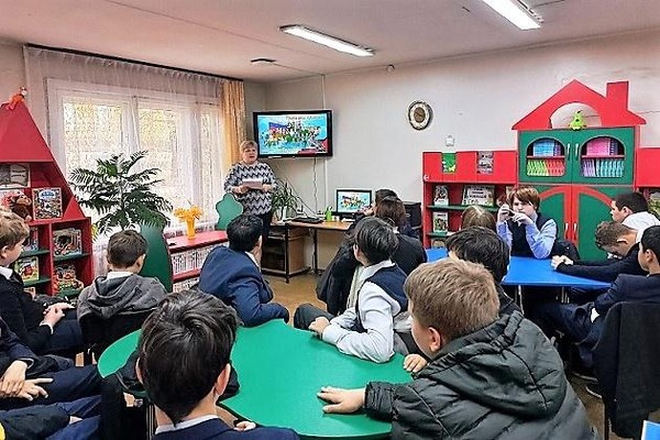 Историко-патриотический час «В единстве народа вся сила России»