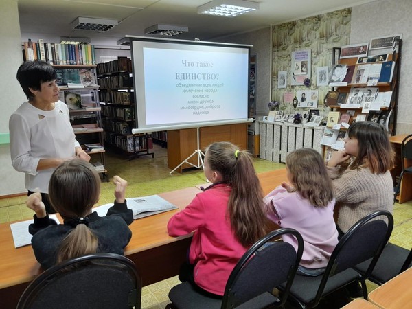 «Не забудет наш народ доблесть русских воевод»–беседа к Дню народного единства