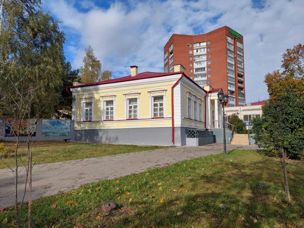 Литературно-музыкальная программа «И сердце вновь горит и любит…»