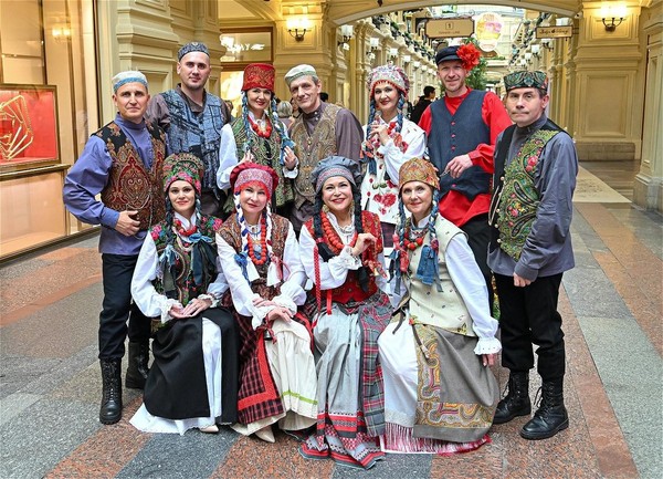 Показ коллекции в народном стиле от Театра моды «Джем-клуб»