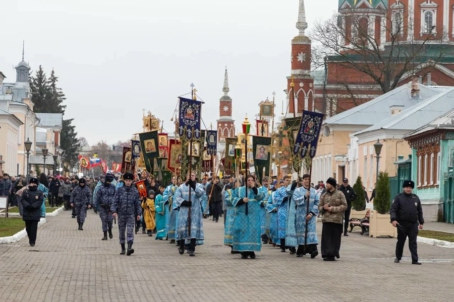 Общегородской крестный ход в честь празднования Казанской иконы Божией Матери, приуроченный ко Дню народного единства