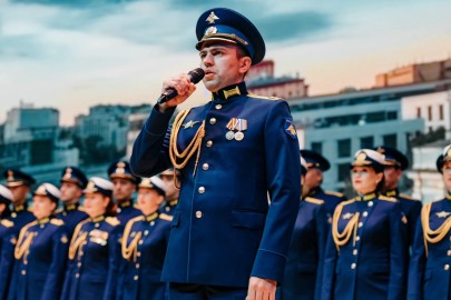 АНСАМБЛЬ ПЕСНИ И ПЛЯСКИ ВКС РОССИИ ПРЕДСТАВЛЯЕТ