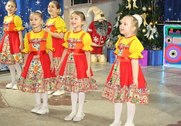 Литературно-музыкальная гостиная «Новогодний переполох в стихах и прозе»