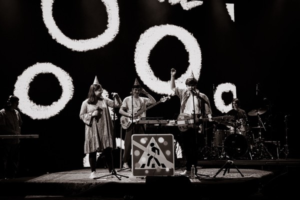 Хватит паясничать