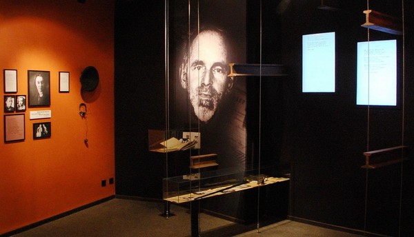 Литературная страница «Два профиля»