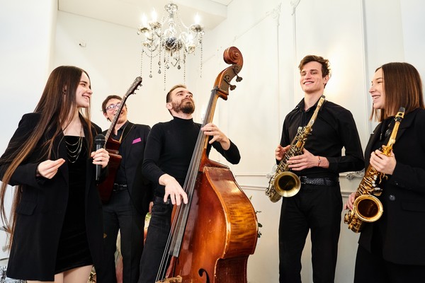 Джаз-ансамбль имени улицы Ленинградской