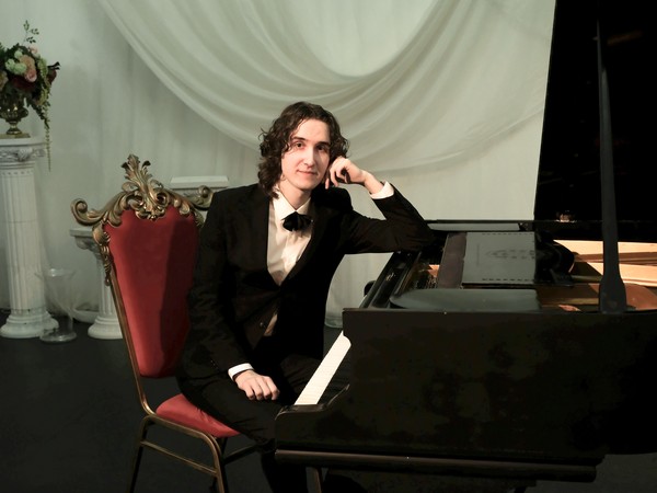 Лирика и страсть. Максим Чекмарёв