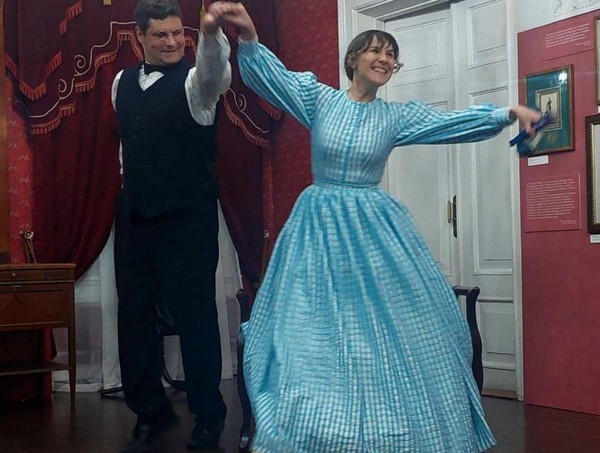 Спектакль «Доктор принимает»