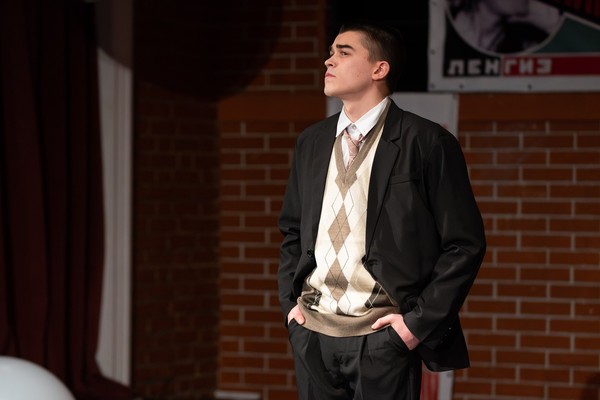 По канату, натянутому, как нерв