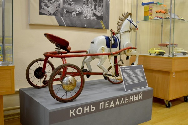 Выставка «Машинки времени»