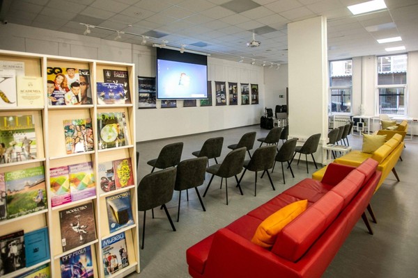 «Цвет и тень»: открытие выставки фотографий Кирилла Лизунова и Романа Полежаева, членов фотоклуба НГТУ, лауреатов конкурса «Студенческая весна»