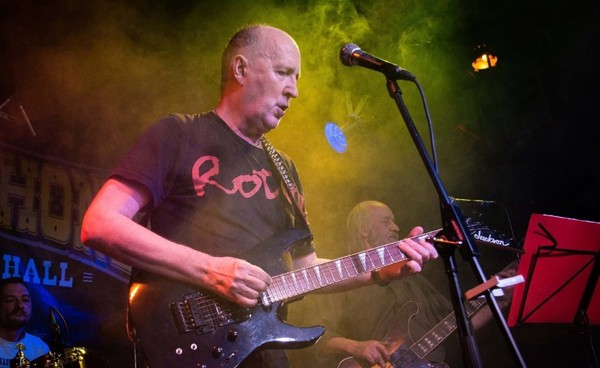 Андрей Маевский. Хиты на струнах