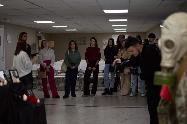 Экскурсионная встреча с представителями территориальной обороны на выставке «СВОи»