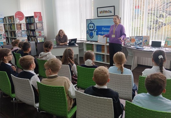 Информационно-познавательный час «Безопасность в цифровом мире»