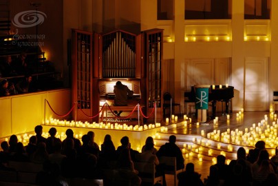 Орган при свечах